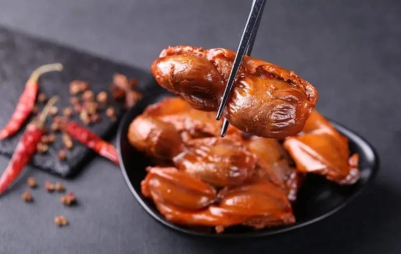 鹵味新紀(jì)元 良品鋪?zhàn)訑y手久久丫共建研發(fā)中心，打造產(chǎn)業(yè)標(biāo)桿
