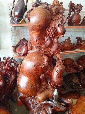 2018浦寨邊貿(mào)市場繁榮，紅木家具工藝品熱銷成亮點